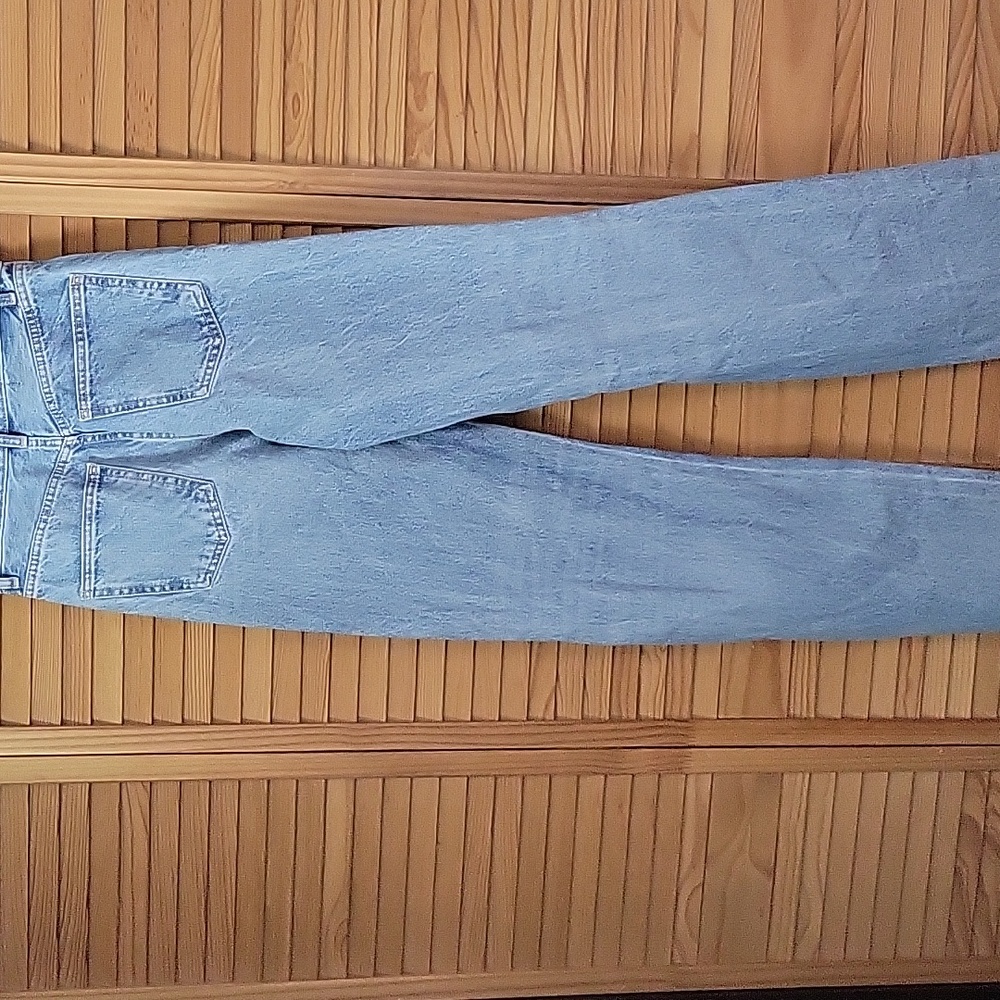NWT Zara High Rise Wide Leg Ripped Jeans Light Wash Raw Hem 100% Cotton Size 4 - Picture 3 of 12
